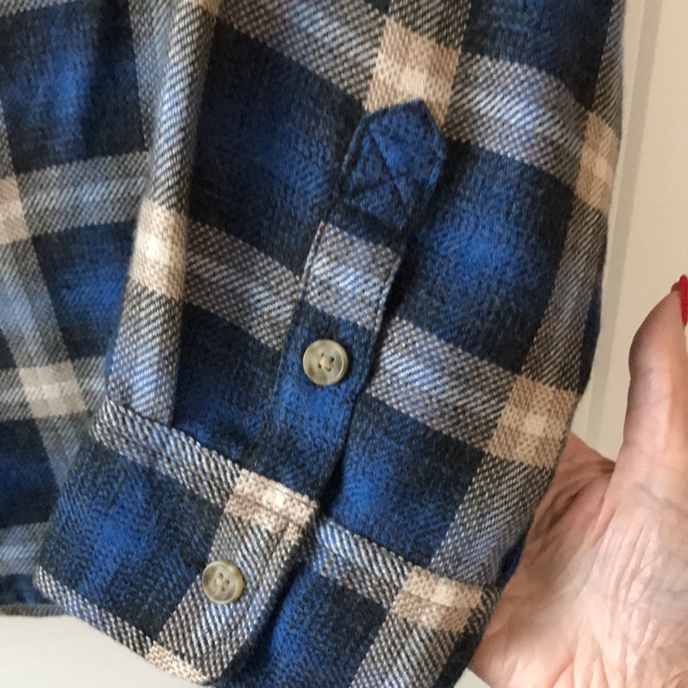 AEO- Plaid button down - Picture 9 of 14